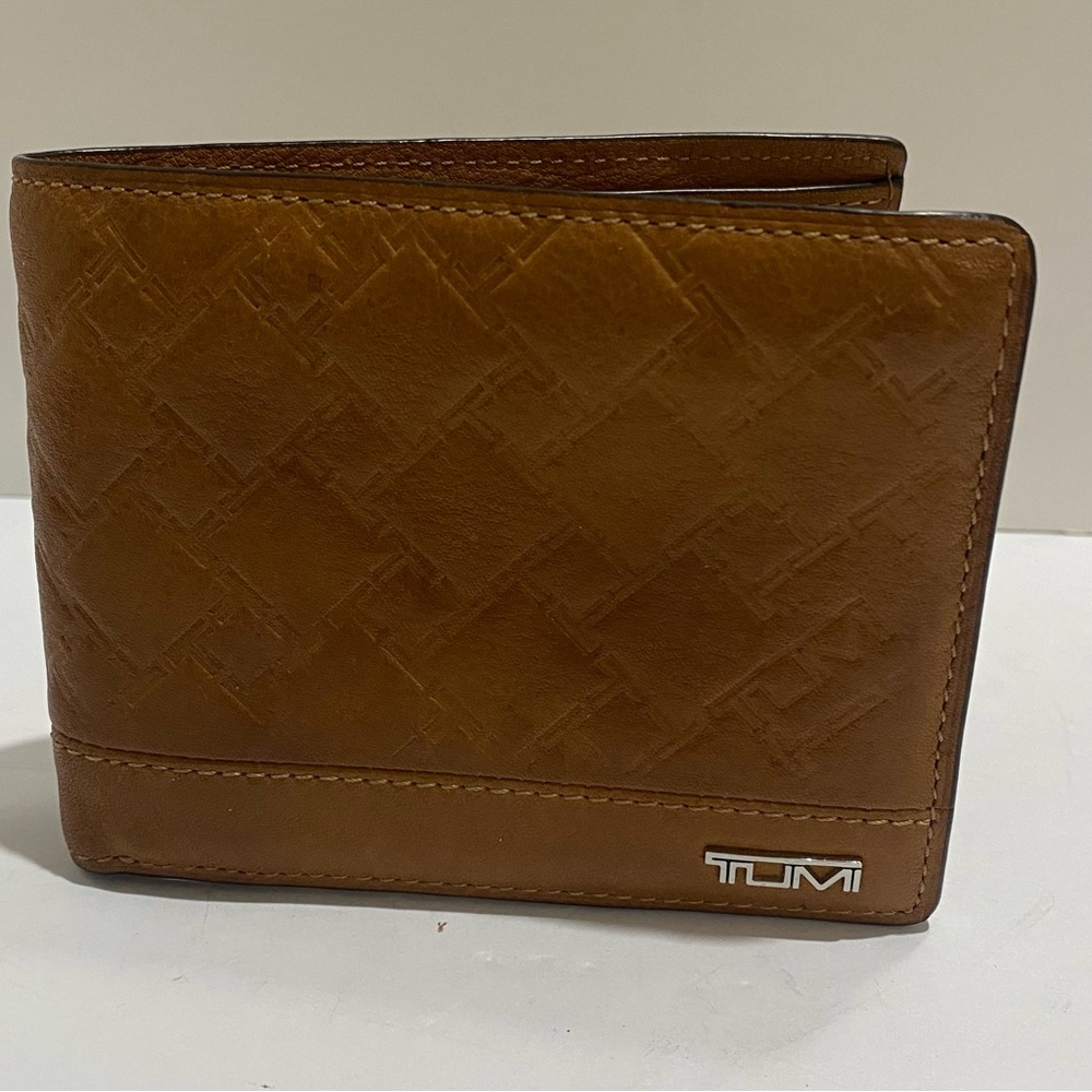 Tumi Mens Brown Leather Bifold Wallet Embossed Pattern Coin Pouch Designer